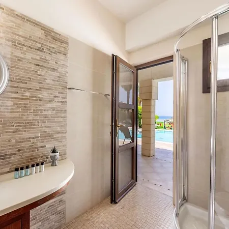 Sunnyvillas: 4br Seafront Villa*private Pool*bw44 Protaras